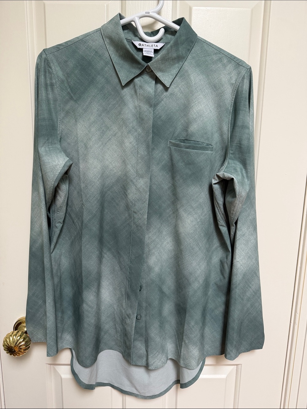 Athleta sz S Urbanite Printed Top Sage Green travel lightweight perf sections